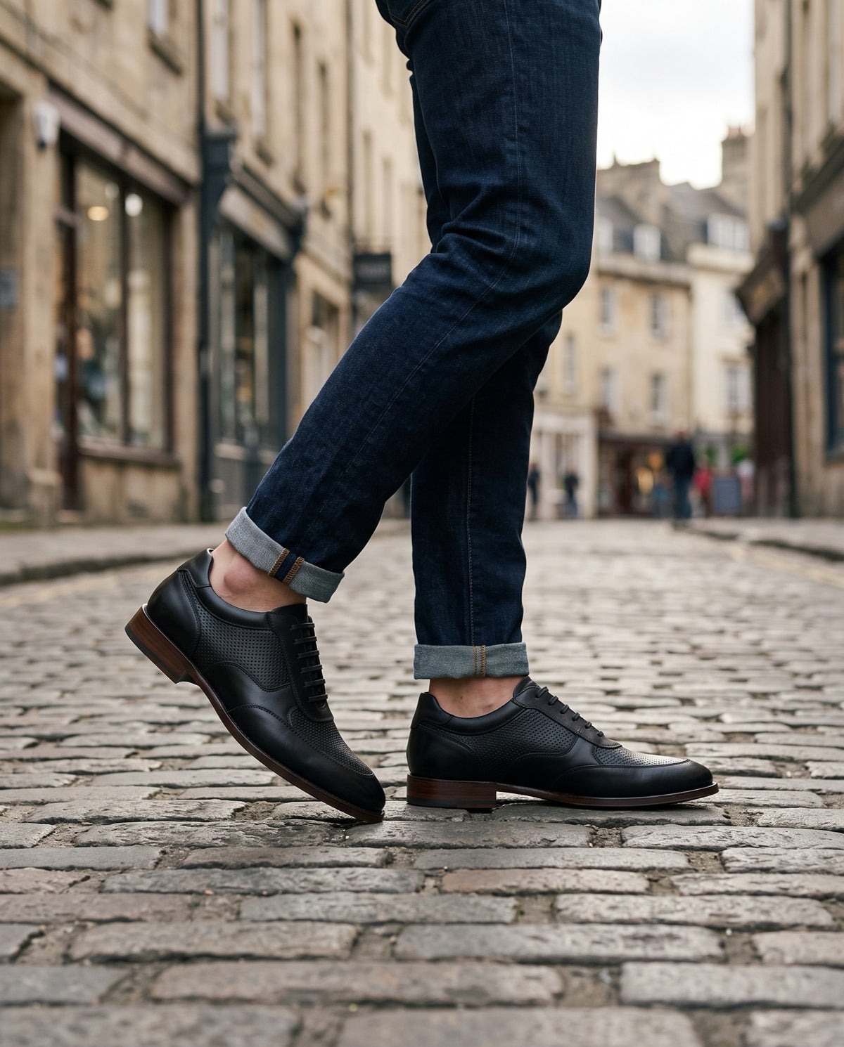 Black Leather Vesuvio Perforated Lace-Up Oxford – lifestyle